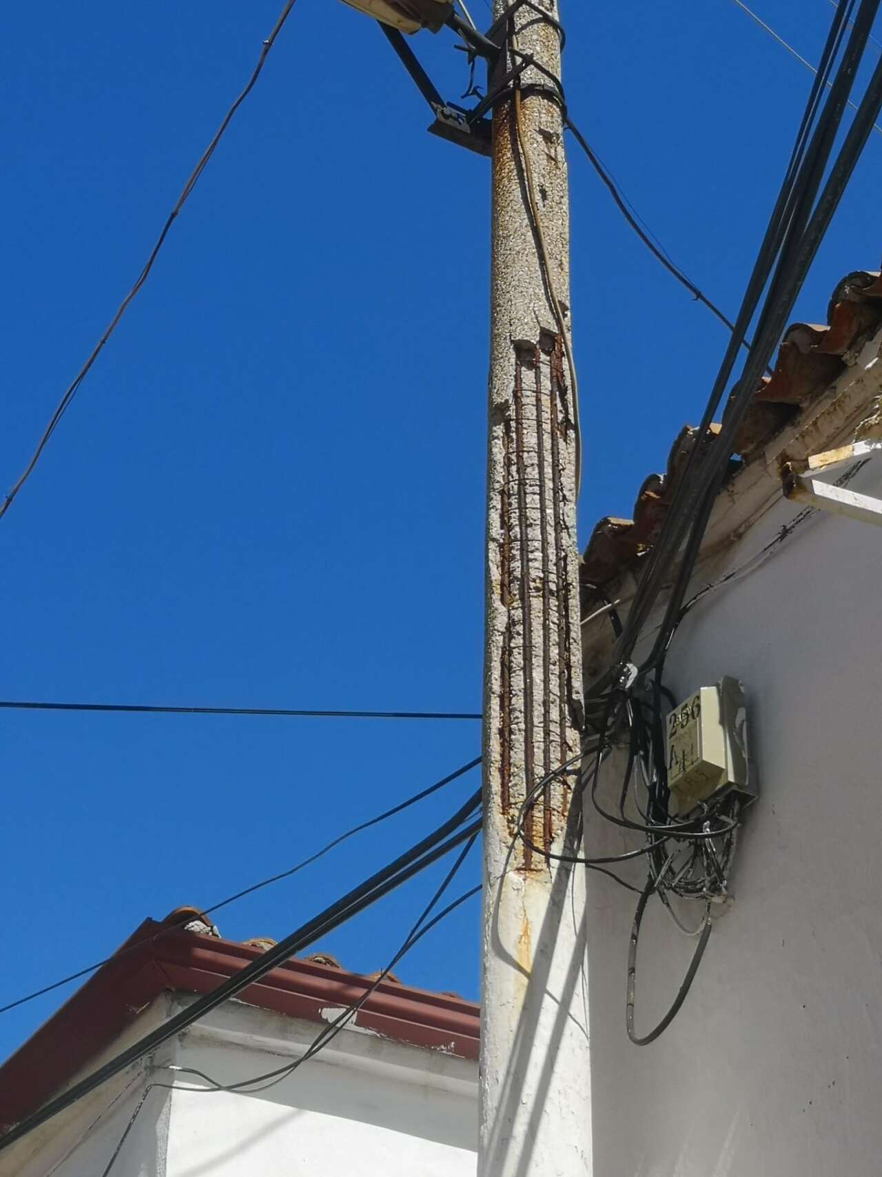 Menteşe’de Elektrik Direkleri Alarm Veriyor: “9 Yıldır Yapılmadı, Tehlike Büyüyor” 4